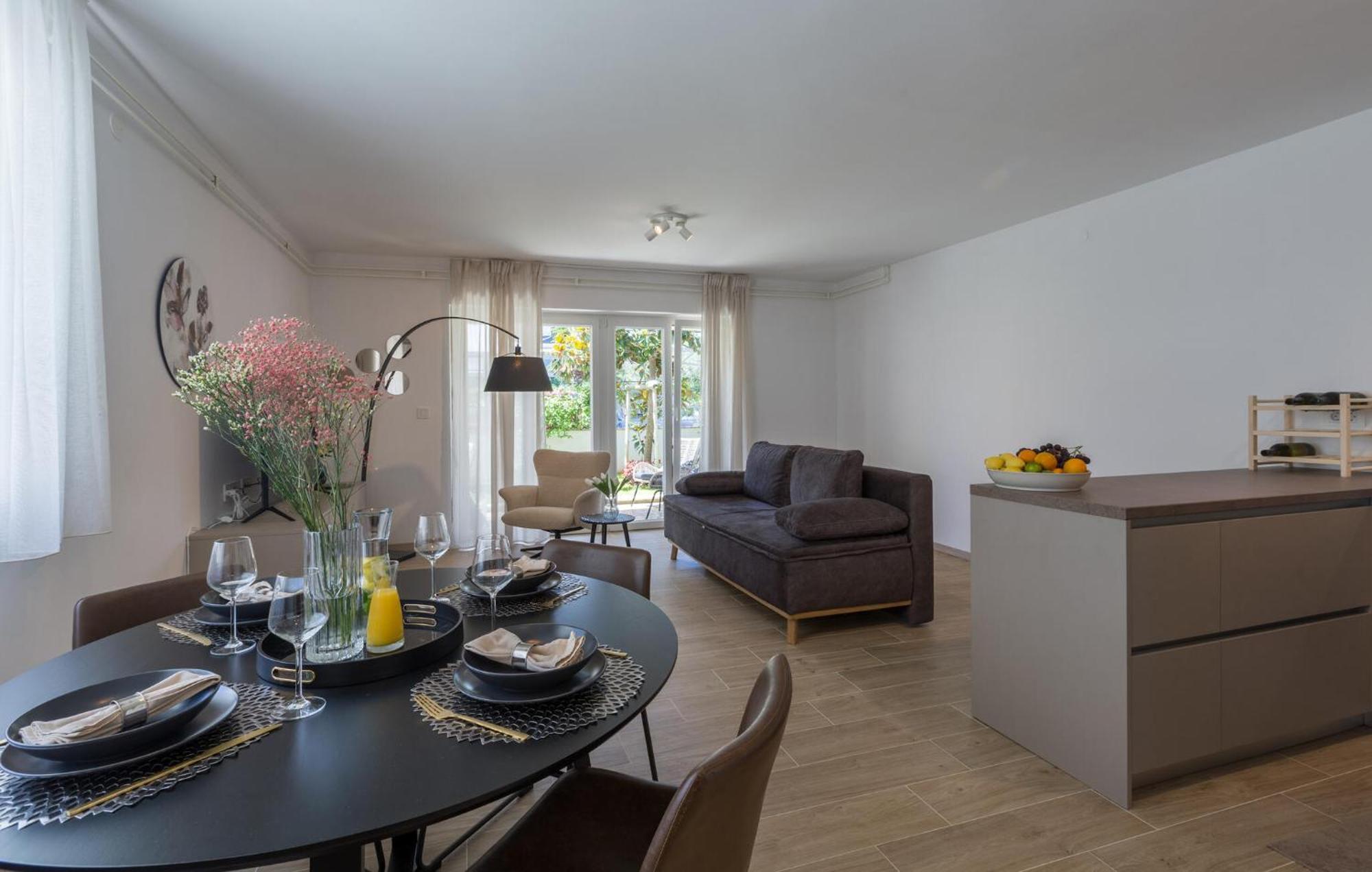 1 Bedroom Beautiful Apartment In פורץ מראה חיצוני תמונה