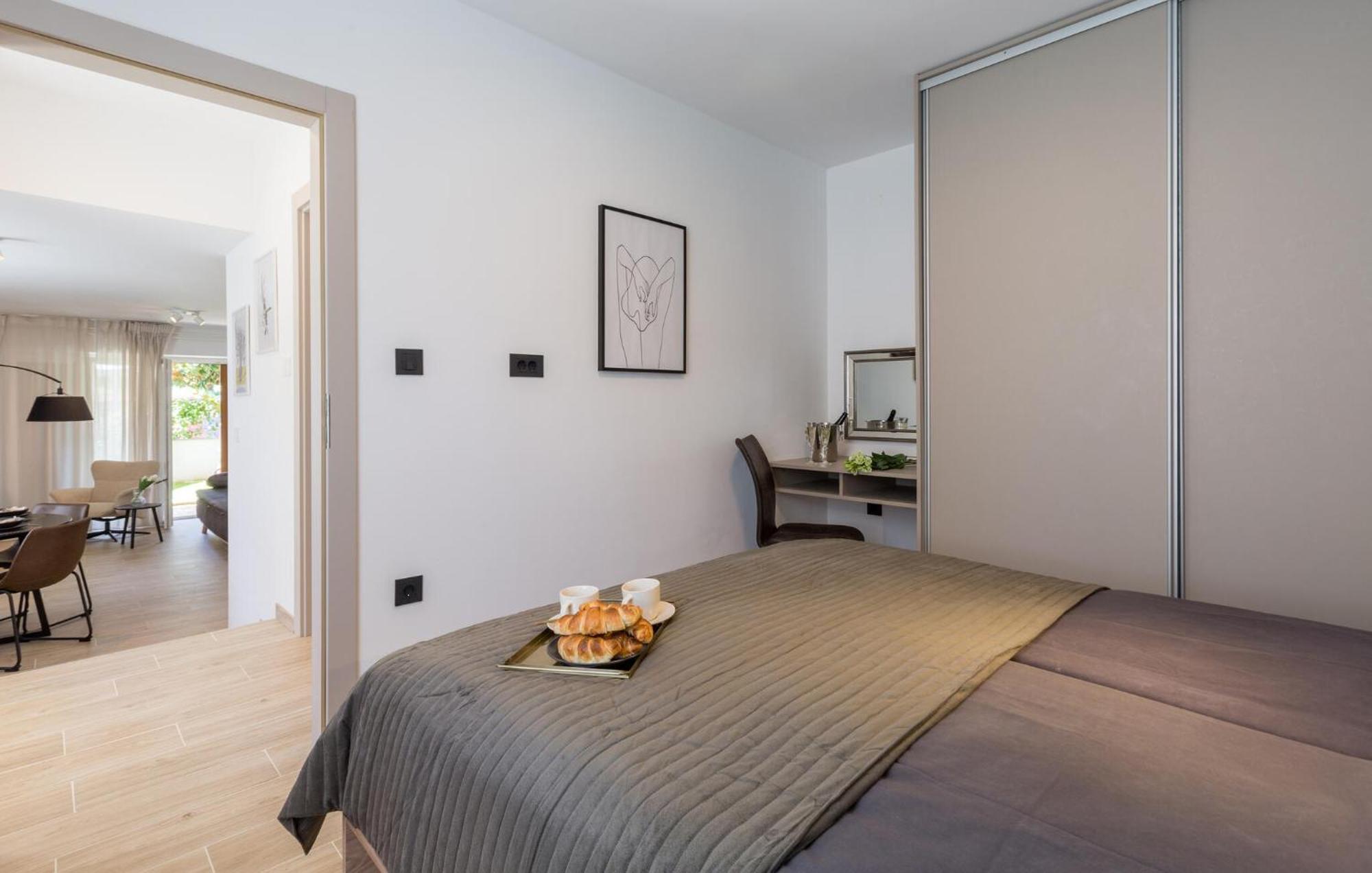1 Bedroom Beautiful Apartment In פורץ מראה חיצוני תמונה