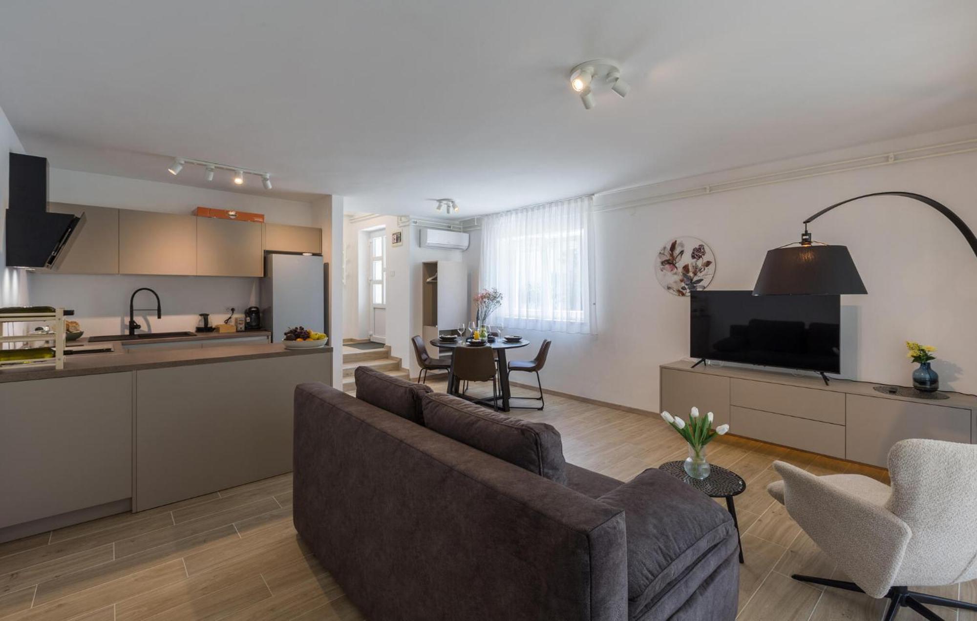 1 Bedroom Beautiful Apartment In פורץ מראה חיצוני תמונה