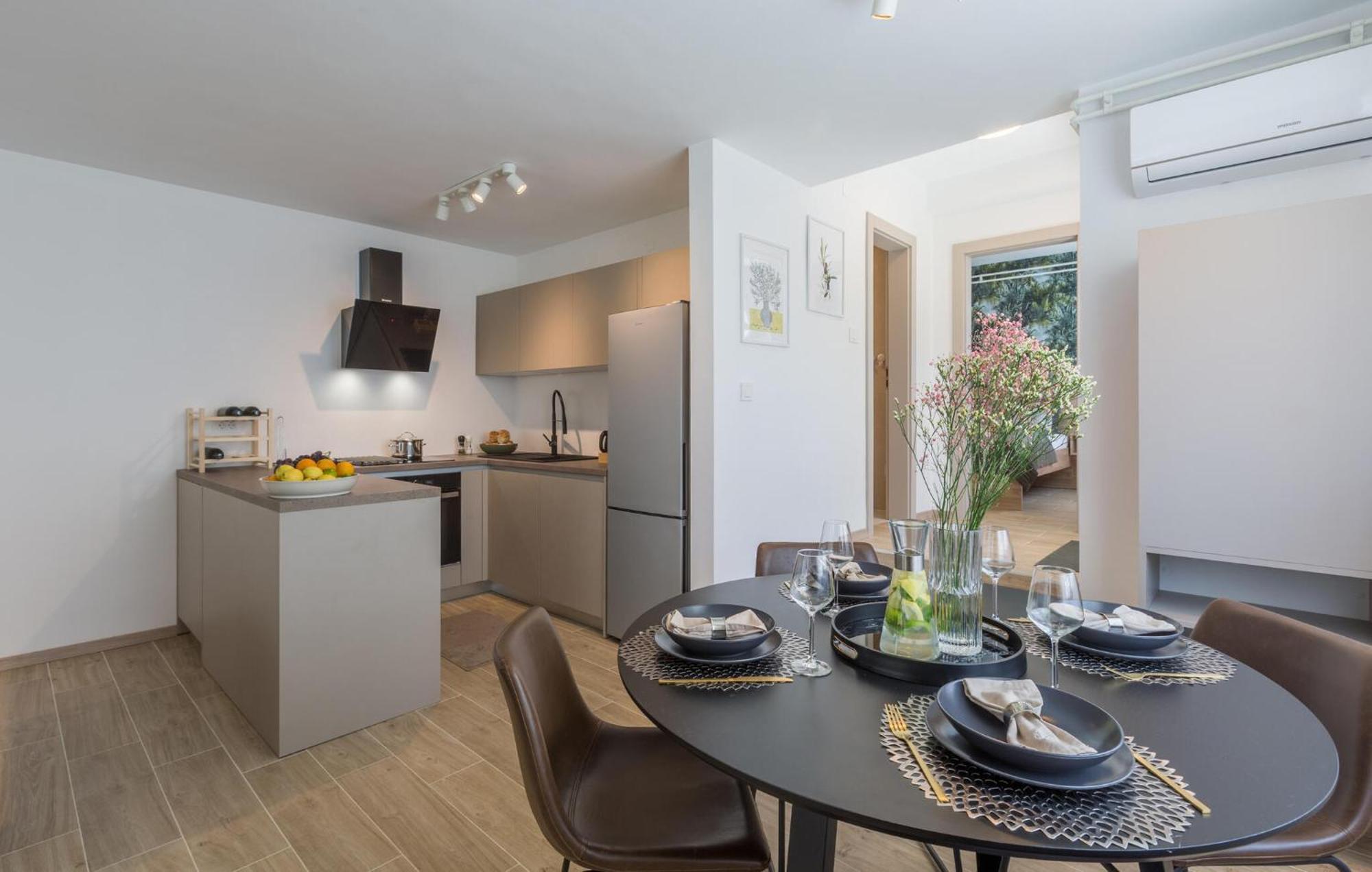 1 Bedroom Beautiful Apartment In פורץ מראה חיצוני תמונה