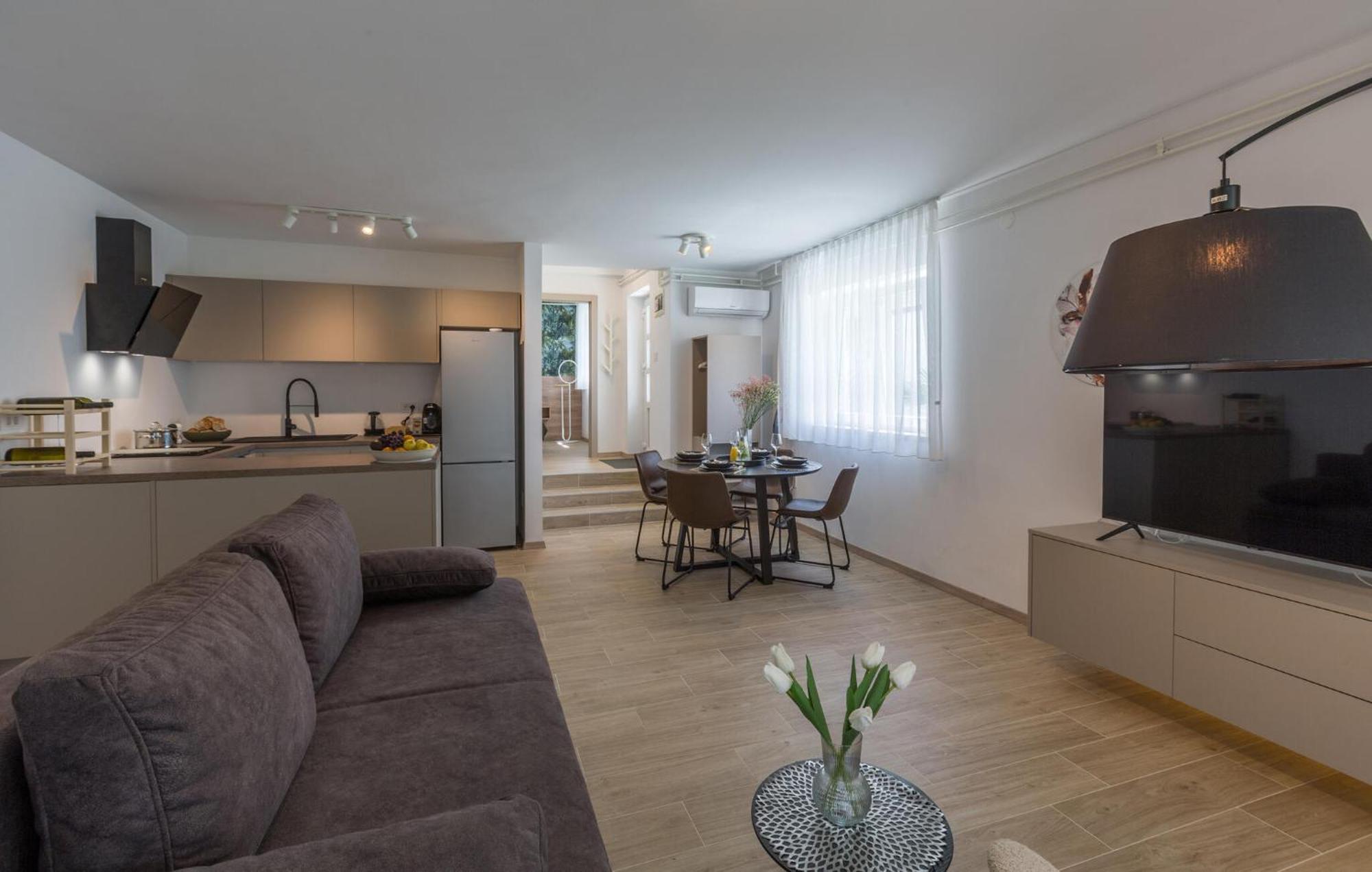 1 Bedroom Beautiful Apartment In פורץ מראה חיצוני תמונה