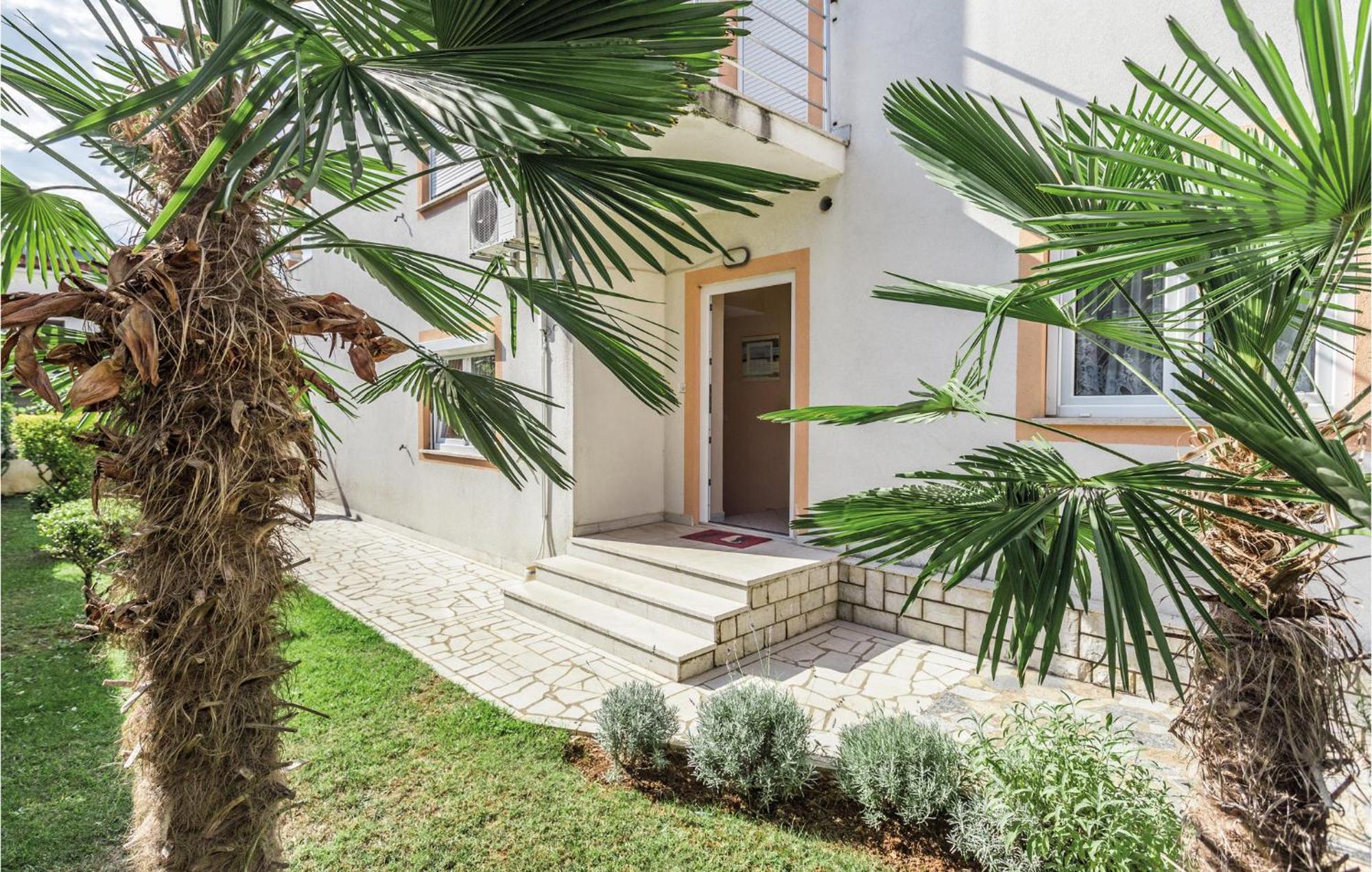 1 Bedroom Beautiful Apartment In פורץ מראה חיצוני תמונה